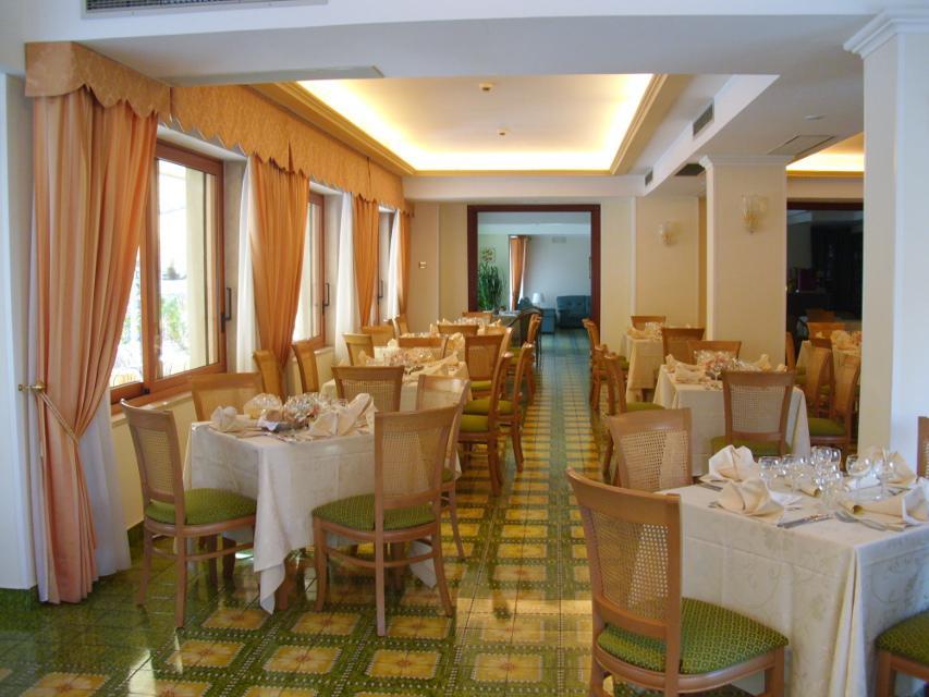 Hotel La Pergoletta SantʼAgata sui Due Golfi Eksteriør bilde