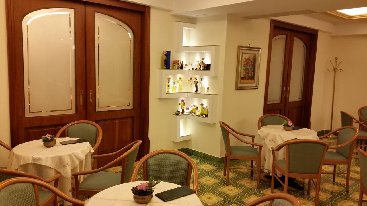 Hotel La Pergoletta SantʼAgata sui Due Golfi Eksteriør bilde