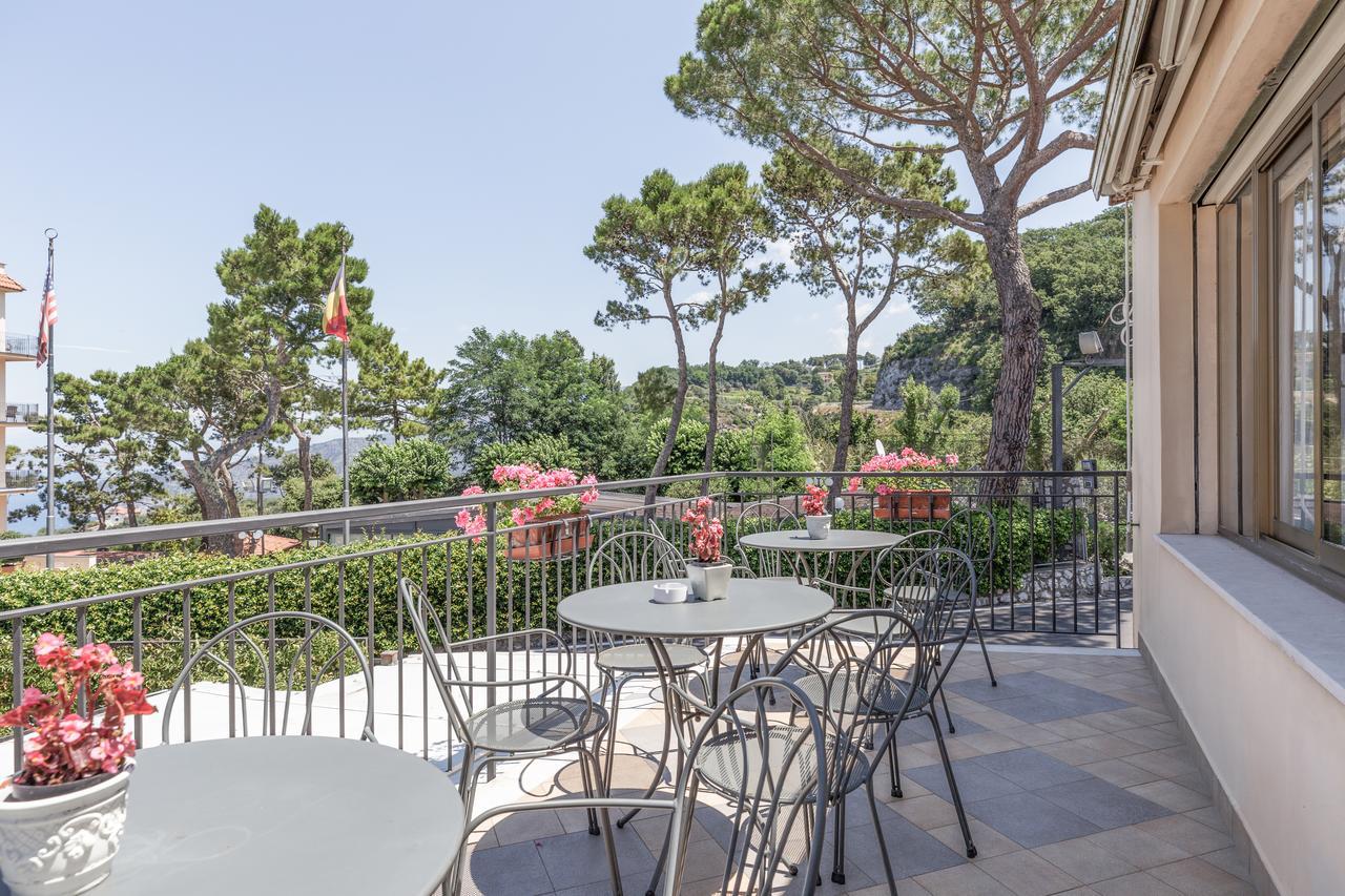 Hotel La Pergoletta SantʼAgata sui Due Golfi Eksteriør bilde
