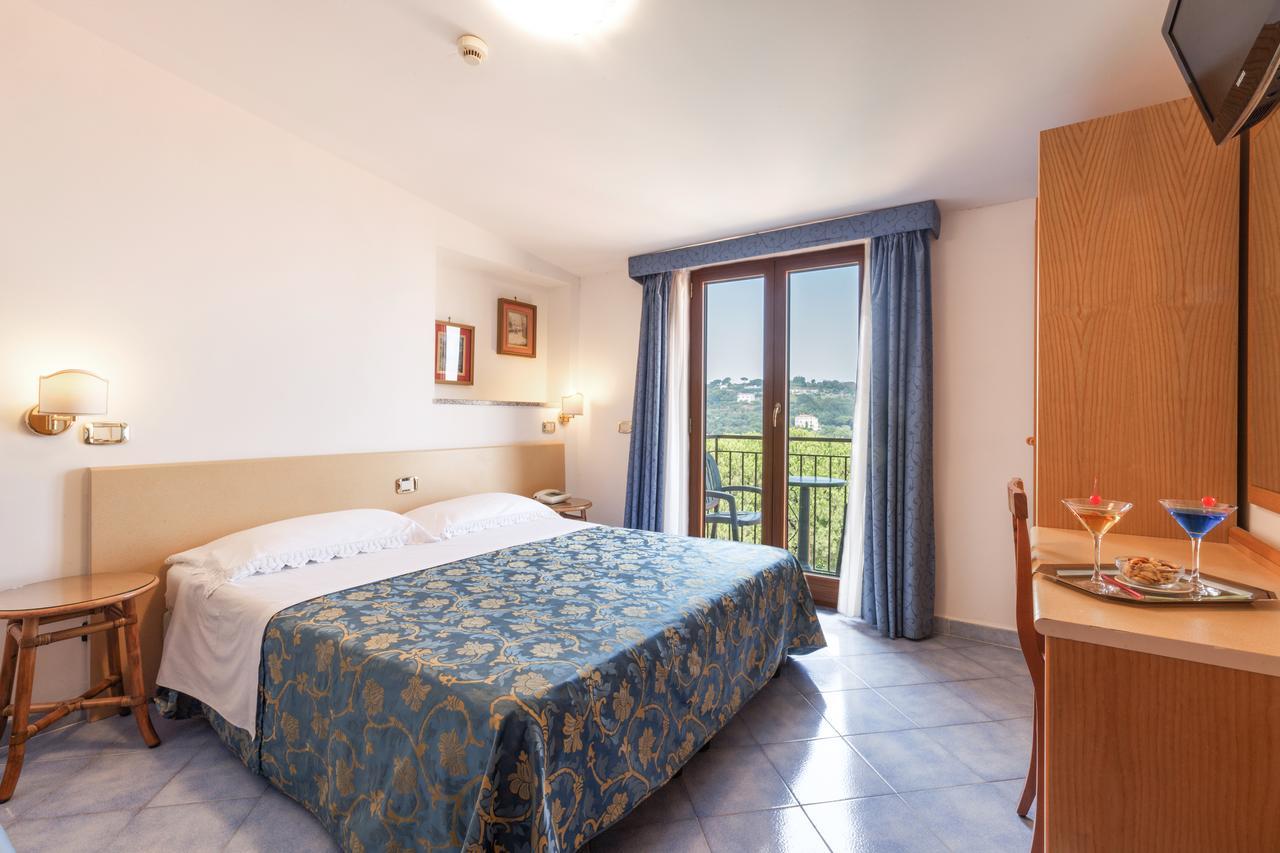 Hotel La Pergoletta SantʼAgata sui Due Golfi Eksteriør bilde