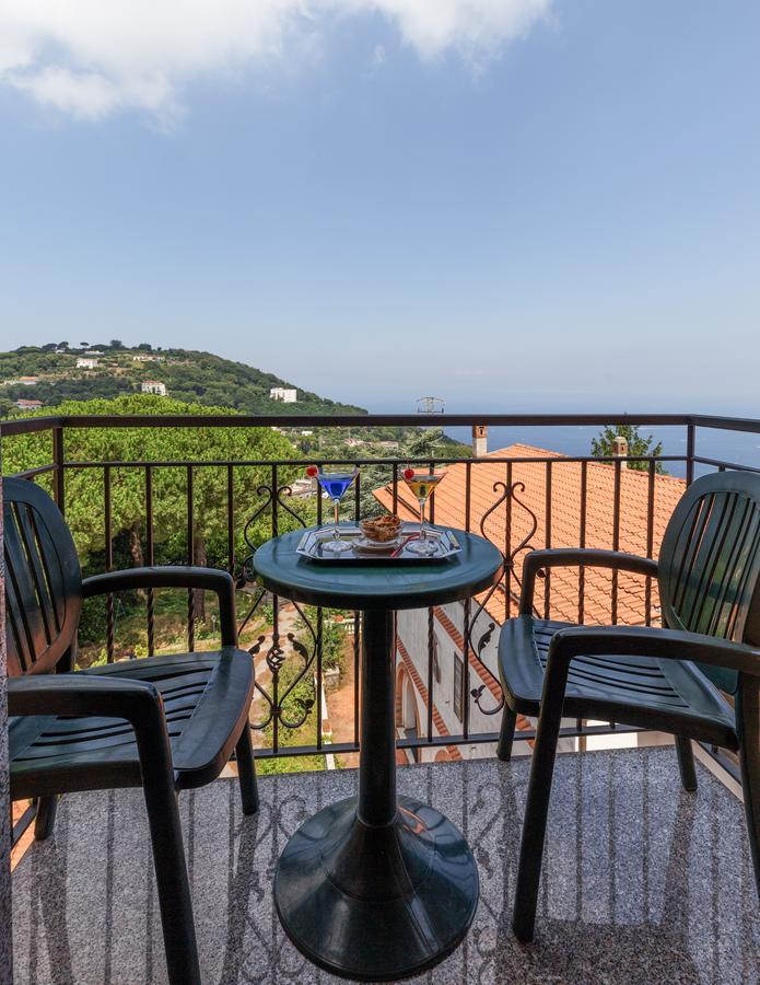 Hotel La Pergoletta SantʼAgata sui Due Golfi Eksteriør bilde