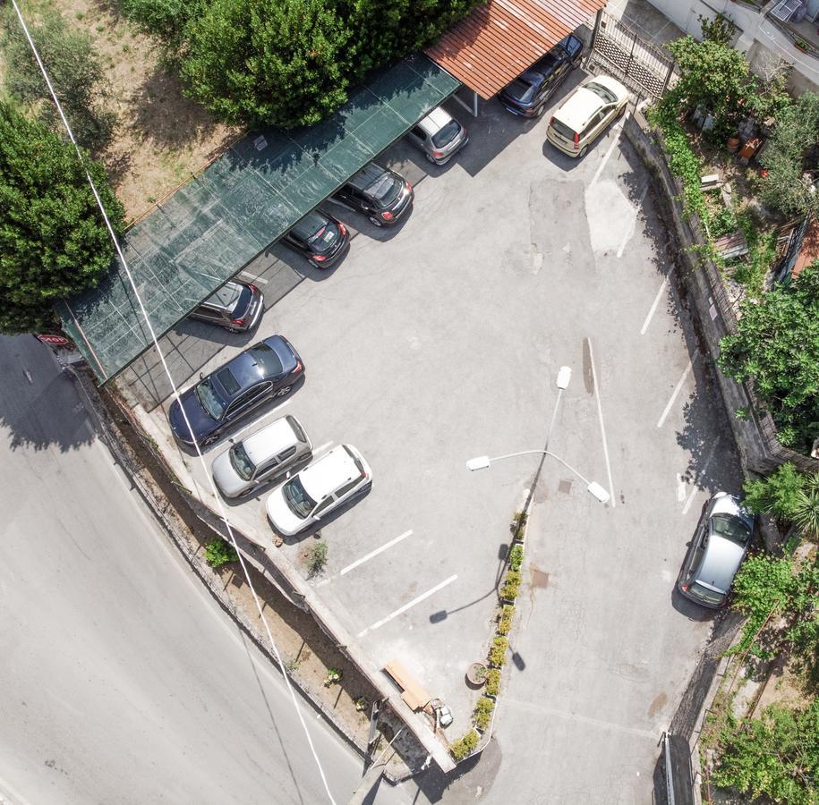 Hotel La Pergoletta SantʼAgata sui Due Golfi Eksteriør bilde